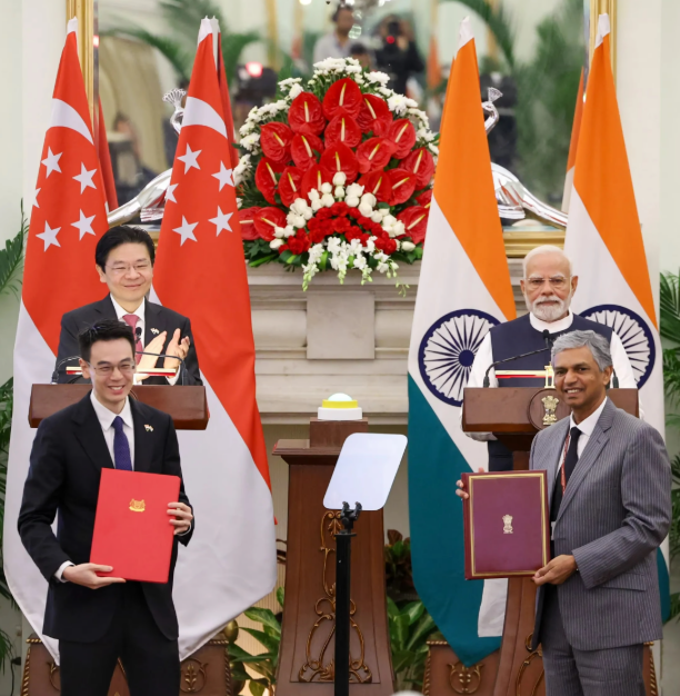 Image of Singapore and India exchanging MOU on Space